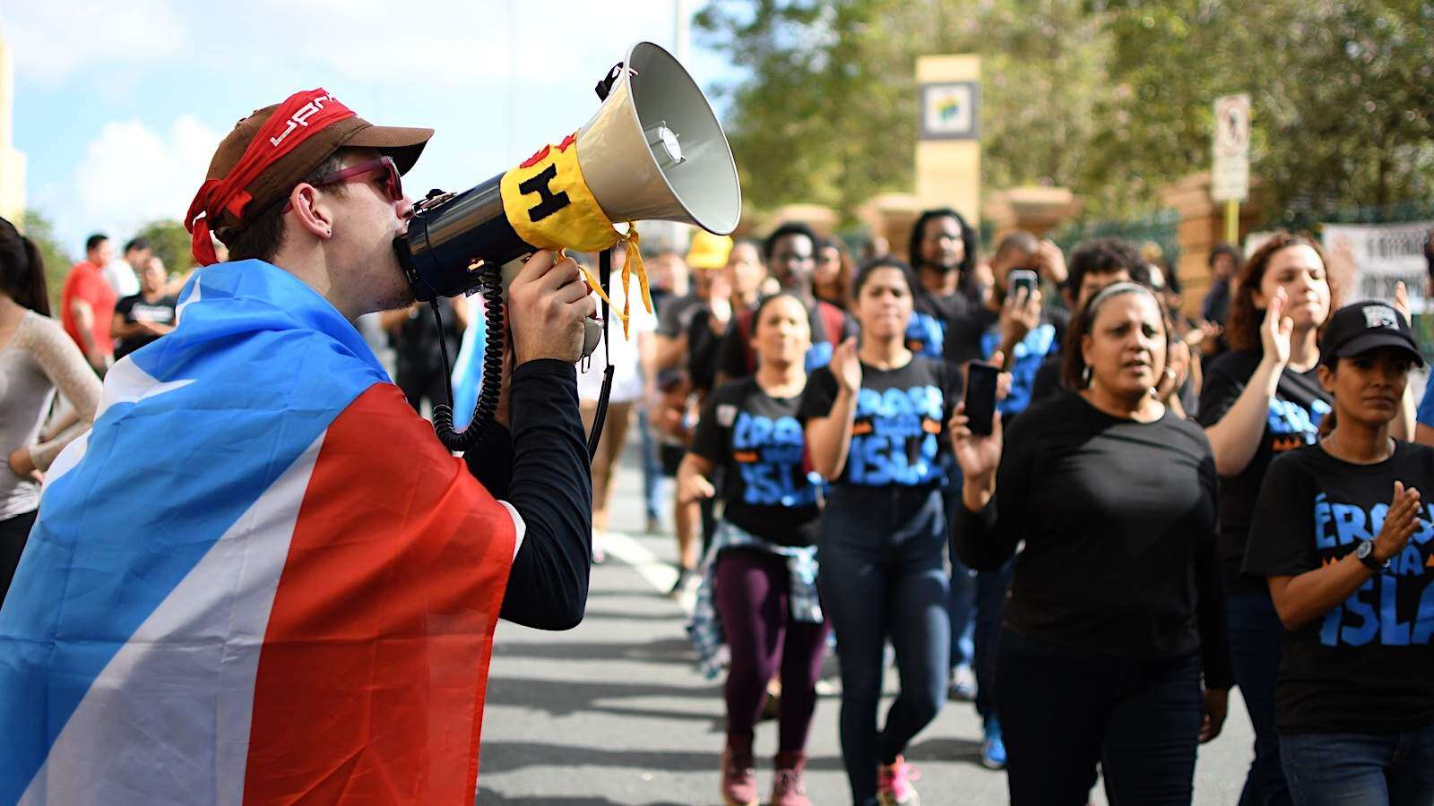Universitarios cierran los portones de la UPR
