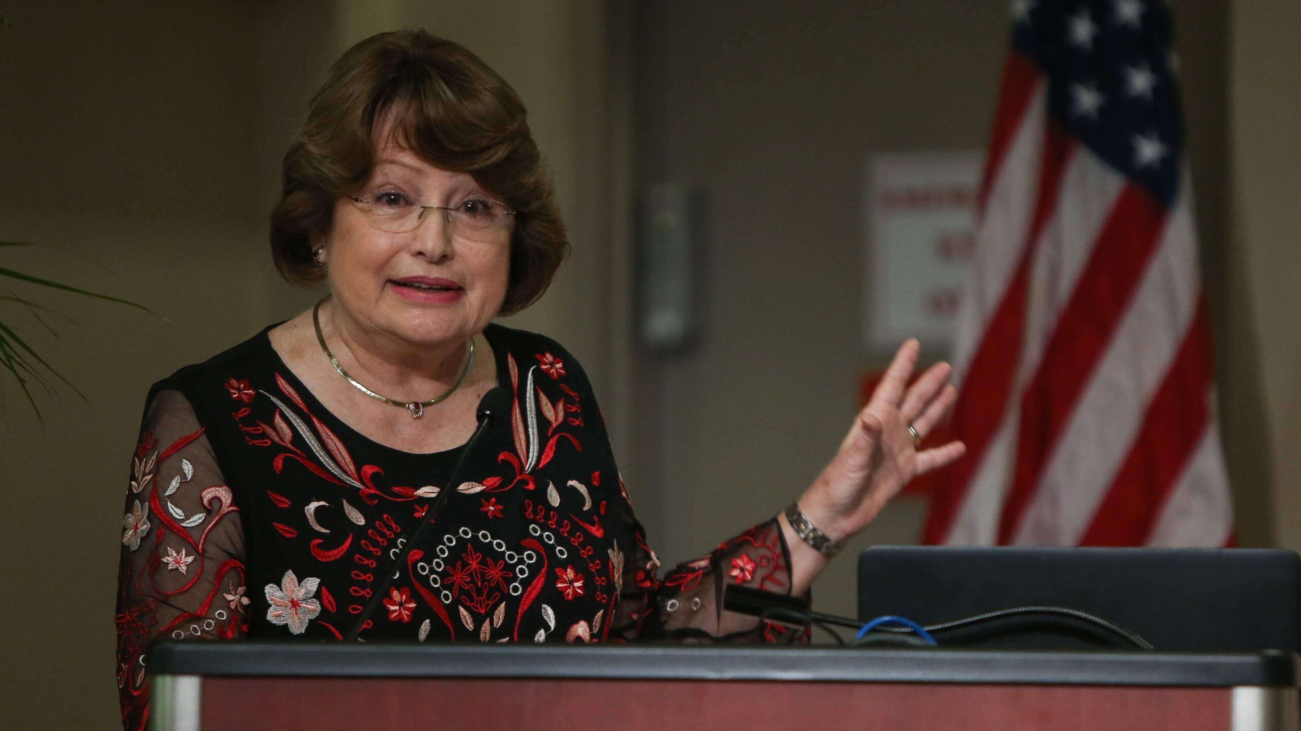 Gloria Baquero se retira como presidenta de National University
