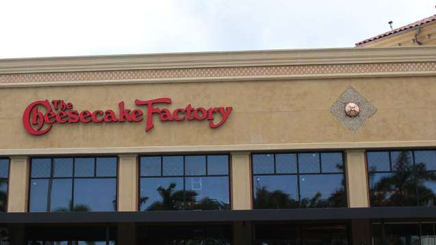 Hacienda suspende licencia de bebidas alcohólicas a Cheesecake Factory
