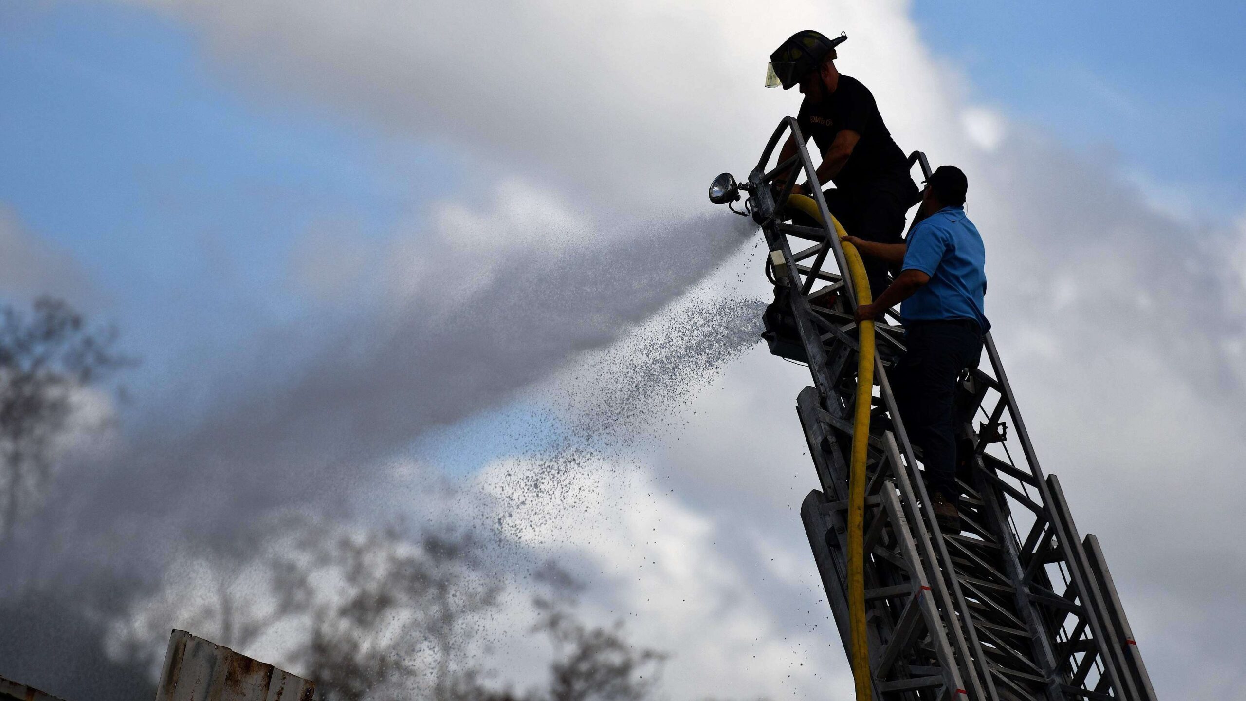 Fuego en sede de sindicato fue intencional, según jefe de Bomberos
