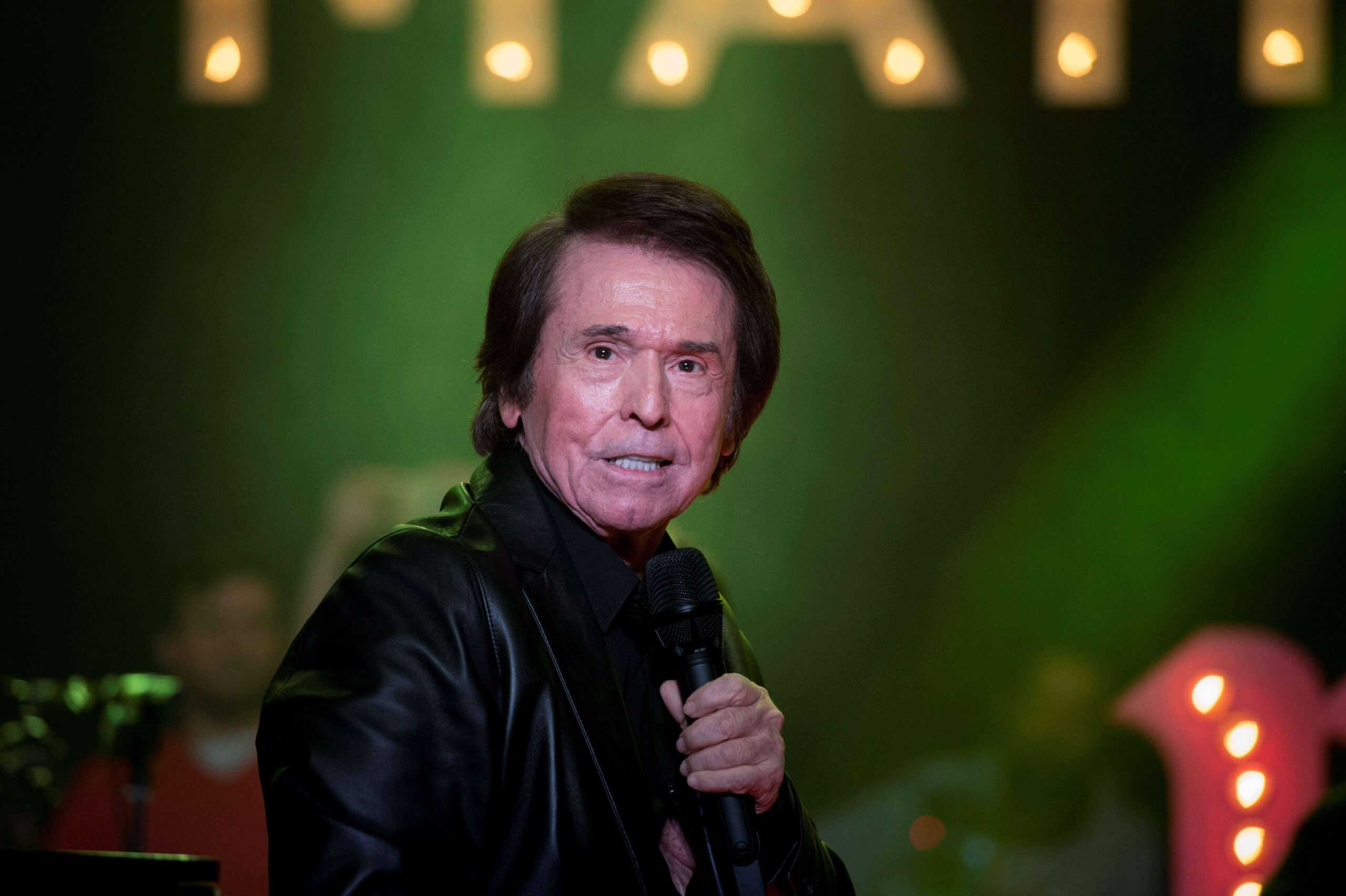 ‘No’ de Raphael a cantar con artistas urbanos
