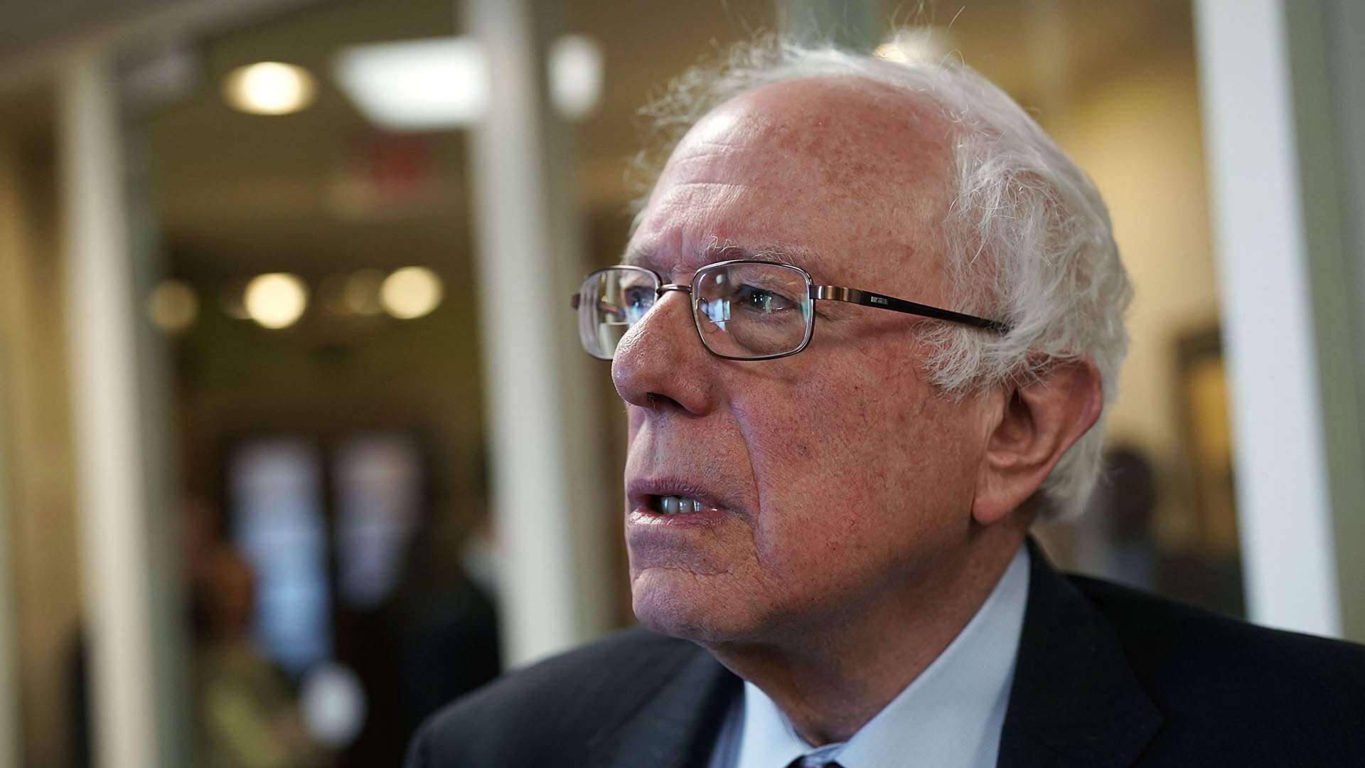 Sanders sale del hospital tras infarto