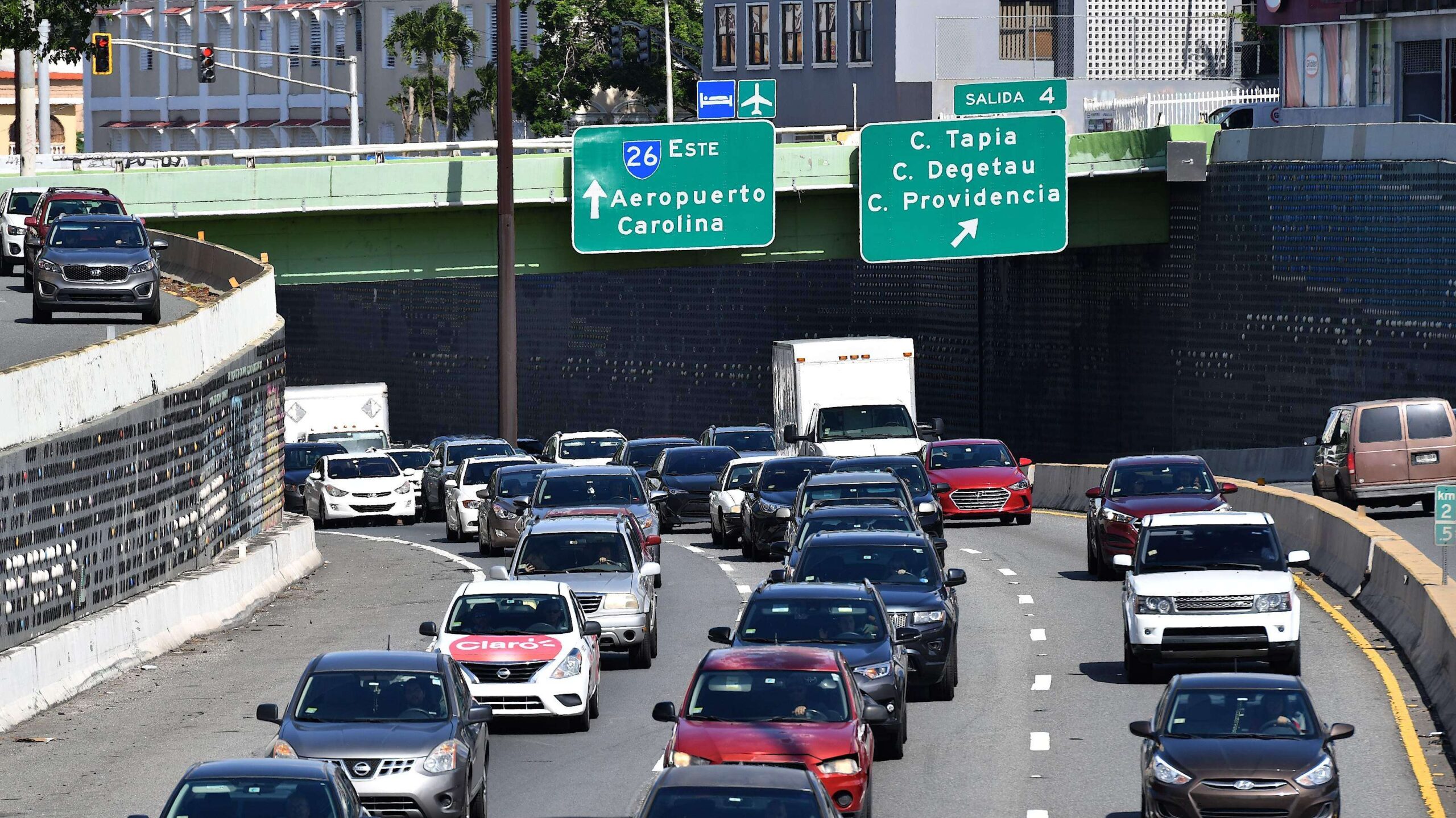 Accidente paraliza un carril en el Expreso Baldorioty de Castro
