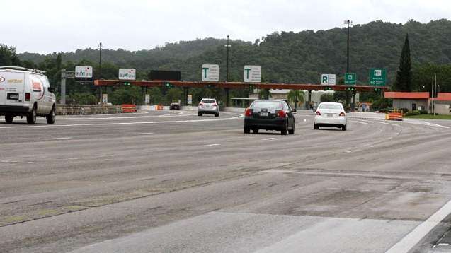 Choque obstruye el carril reversible en la PR-52