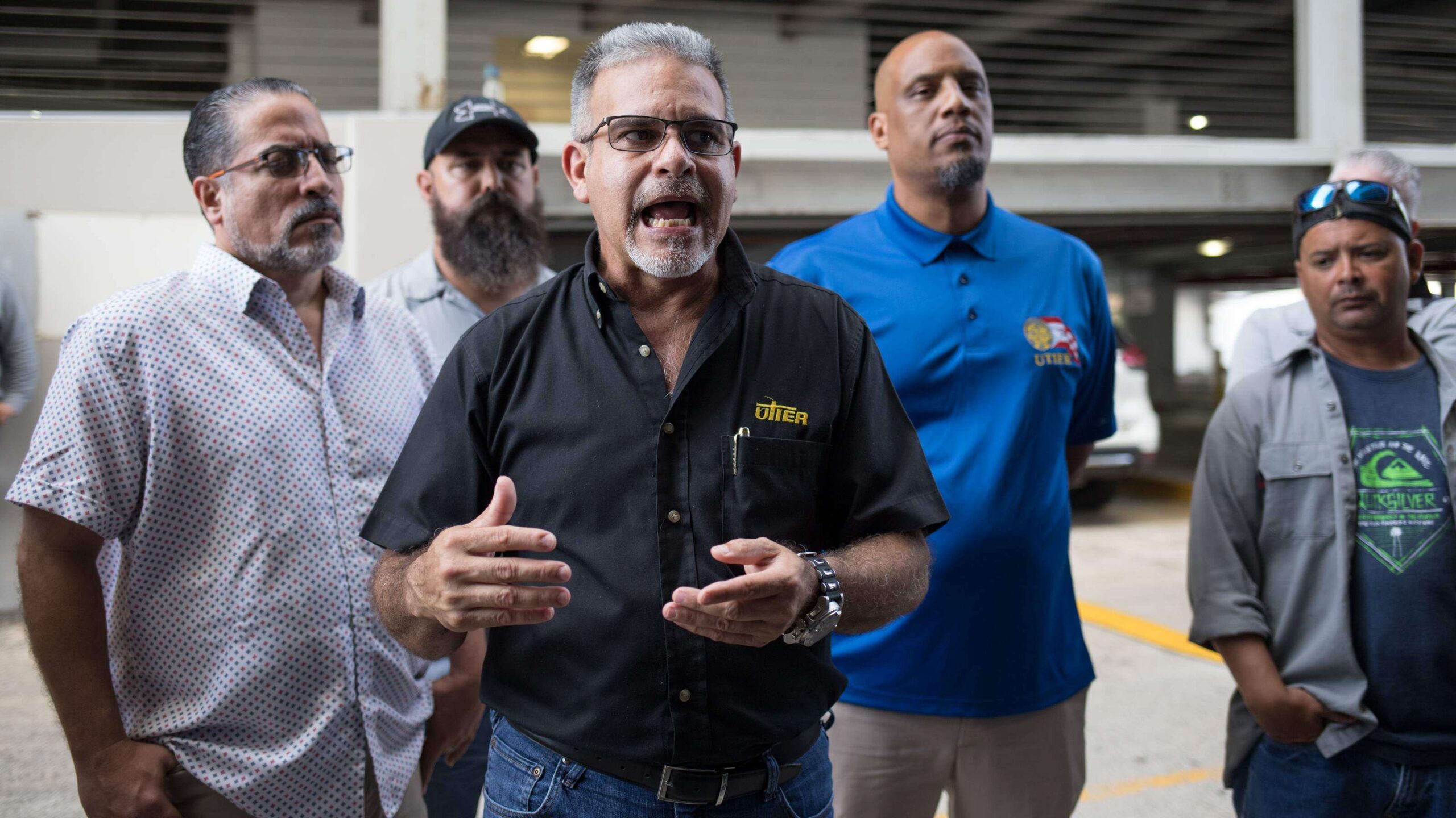 Paralizan oficinas comerciales de la AEE