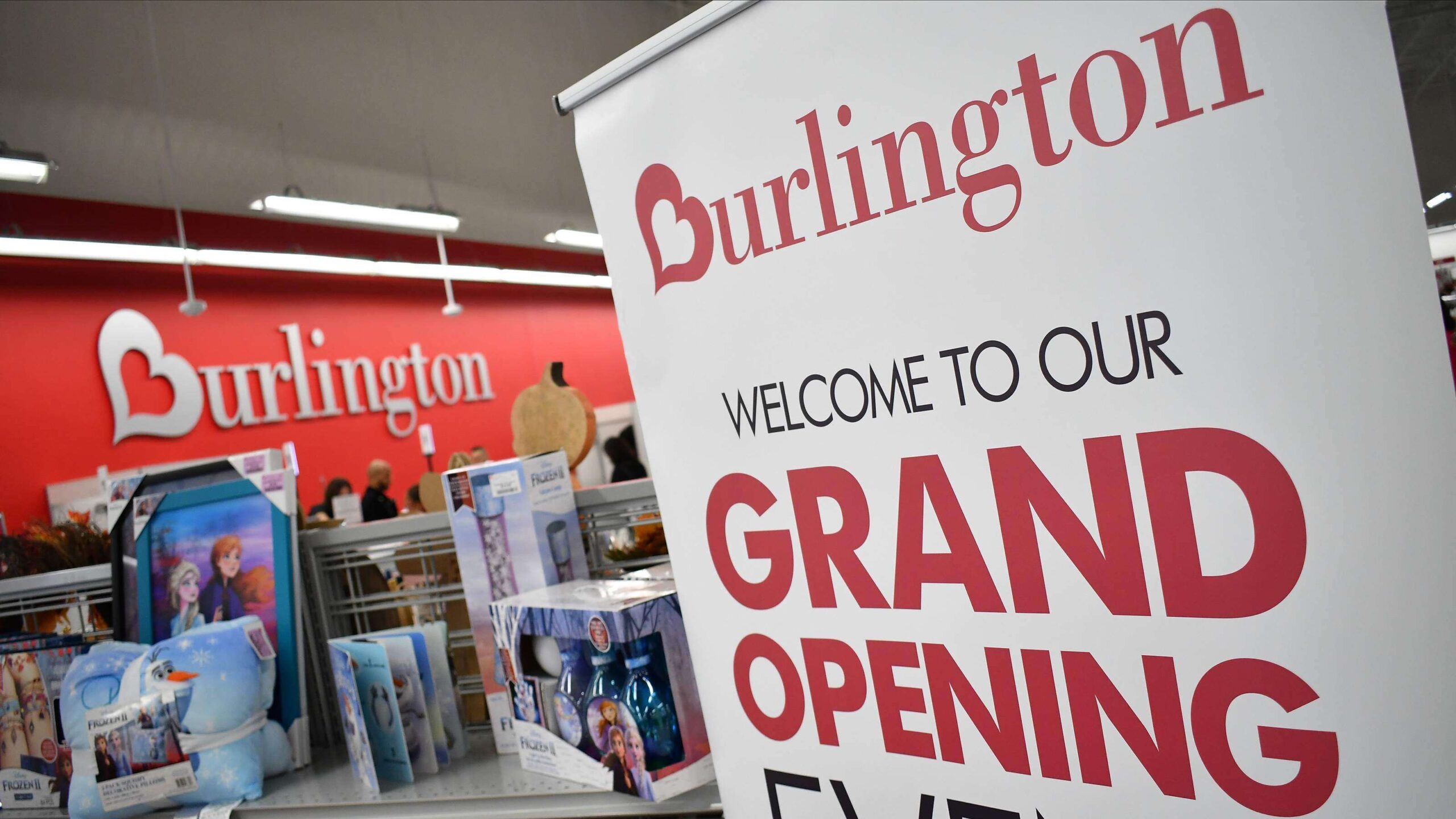 Inaugura Burlington en Plaza Las Américas