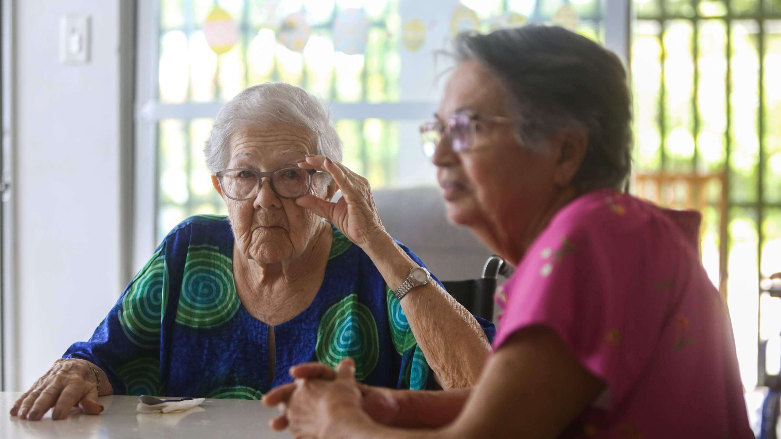 Trastocados adultos mayores por recortes en las pensiones