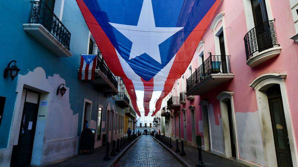 Gobierno paga $9,000 por bandera que sustituye sombrillas en Fortaleza
