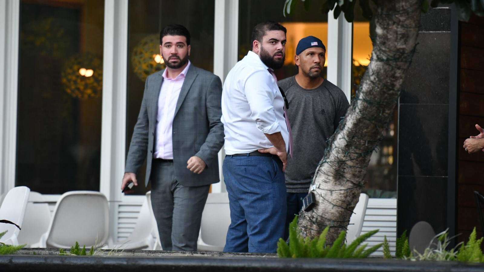 Exfuncionarios públicos protagonizan altercado en conocido café capitalino