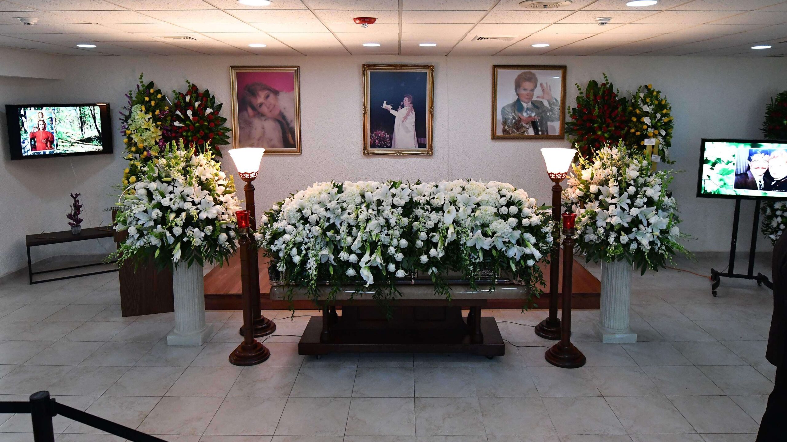 Un vistazo al velatorio de Walter Mercado en Santurce