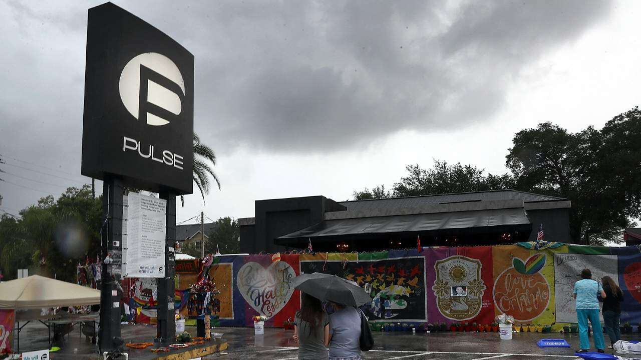 Lanzan programa de becas inspirado por víctimas del tiroteo en Pulse