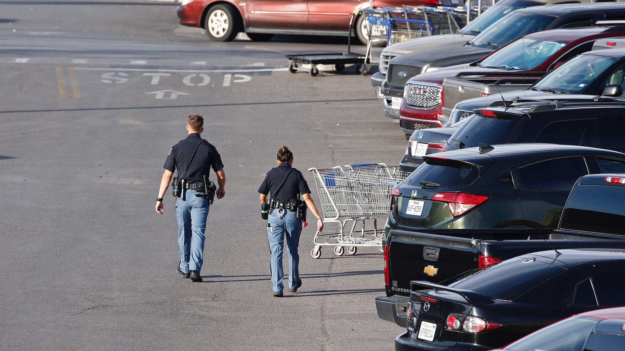 Mueren tres en tiroteo en un Walmart de Oklahoma