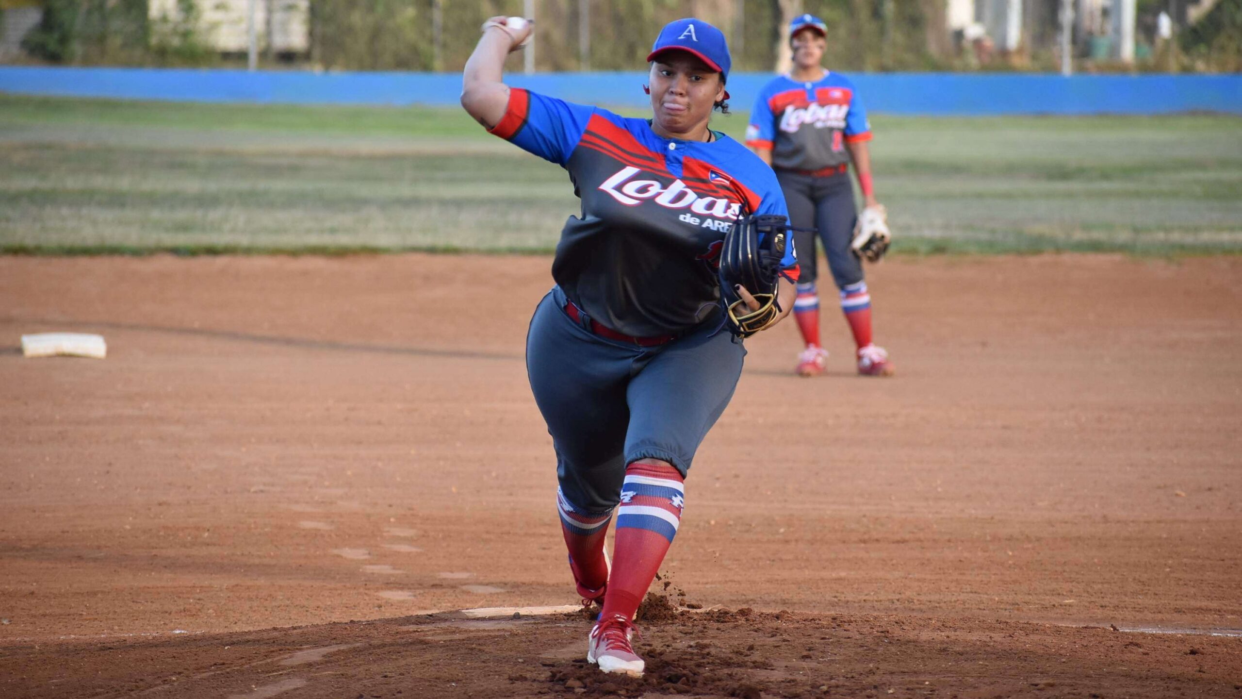 Lobas y Artesanas buscan pase a la final del béisbol femenino