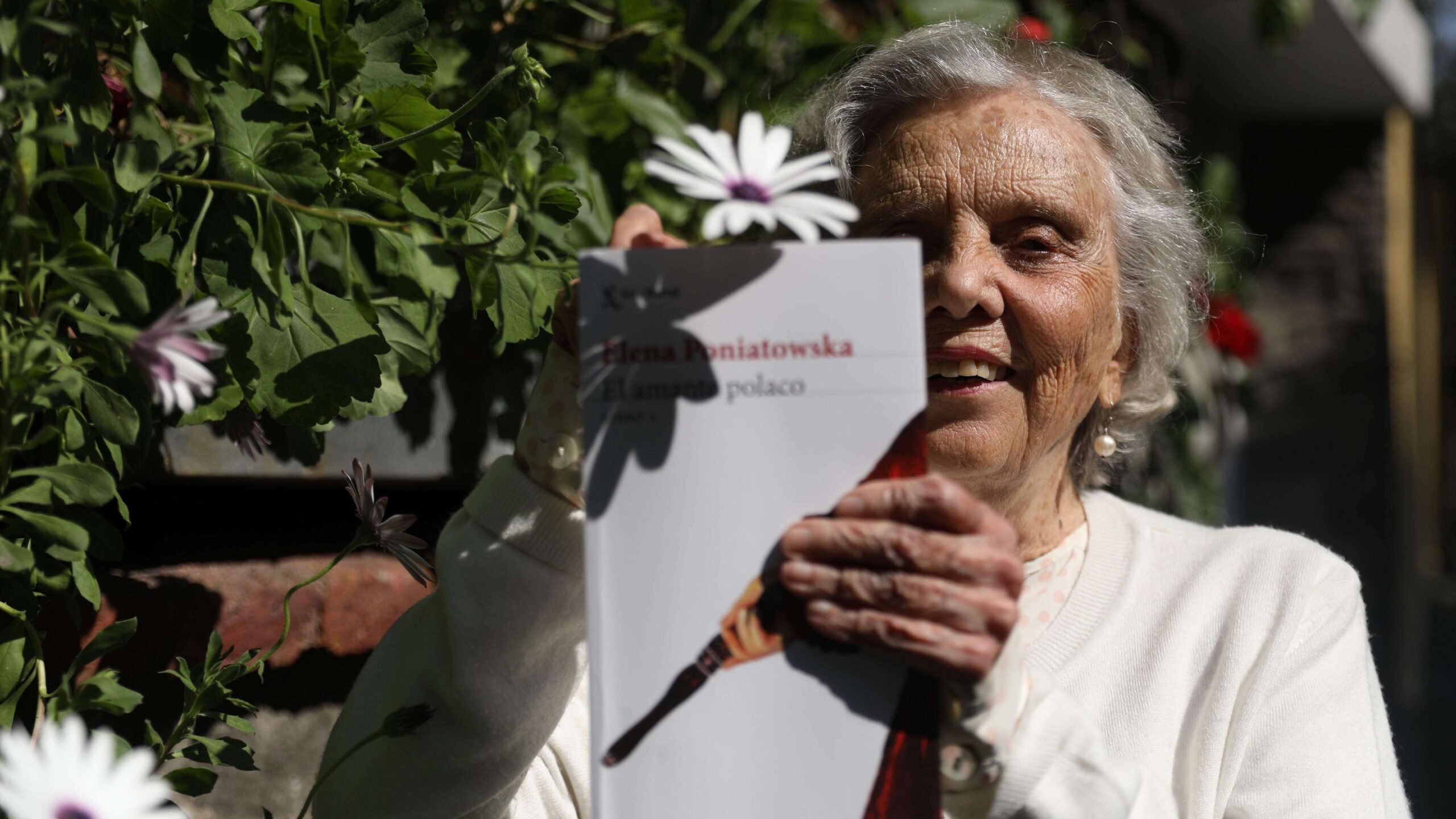 Elena Poniatowska relata su reencuentro inspirador con sus antepasados