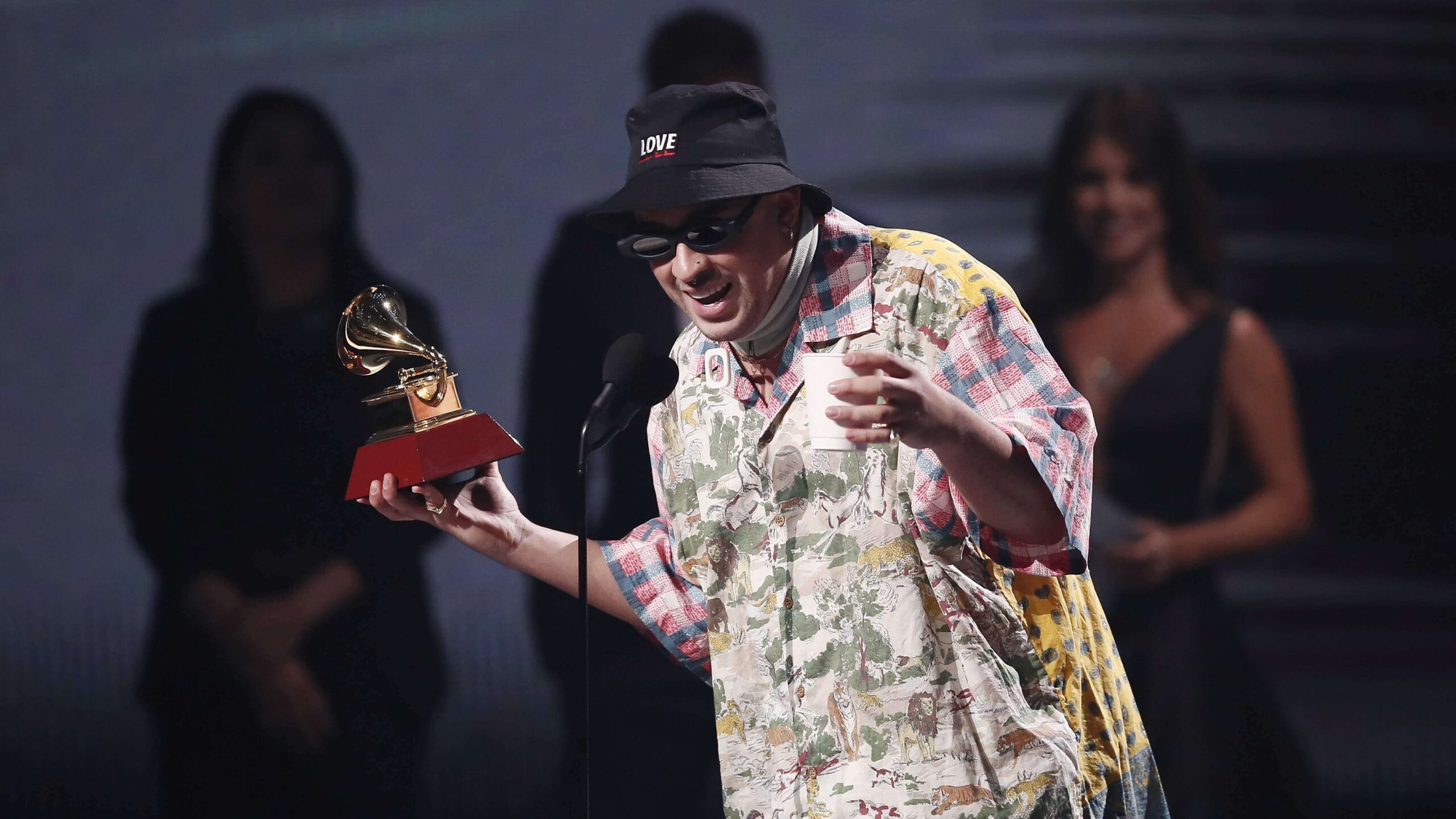 Bad Bunny y Pedro Capó cantan victoria en los Latin Grammy