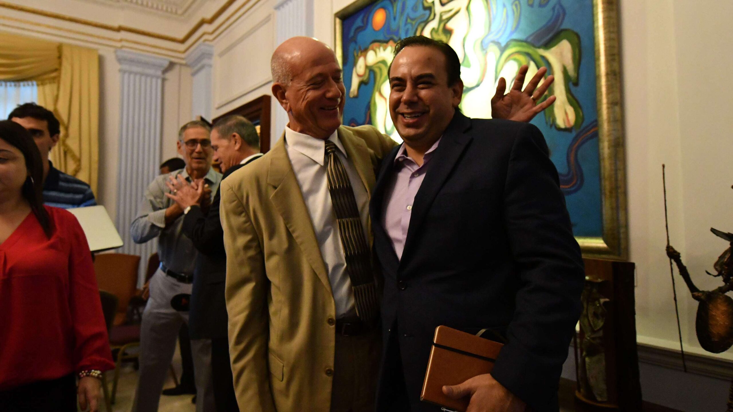 Villafañe se incorporó a reunión del caucus por invitación de Rivera Schatz