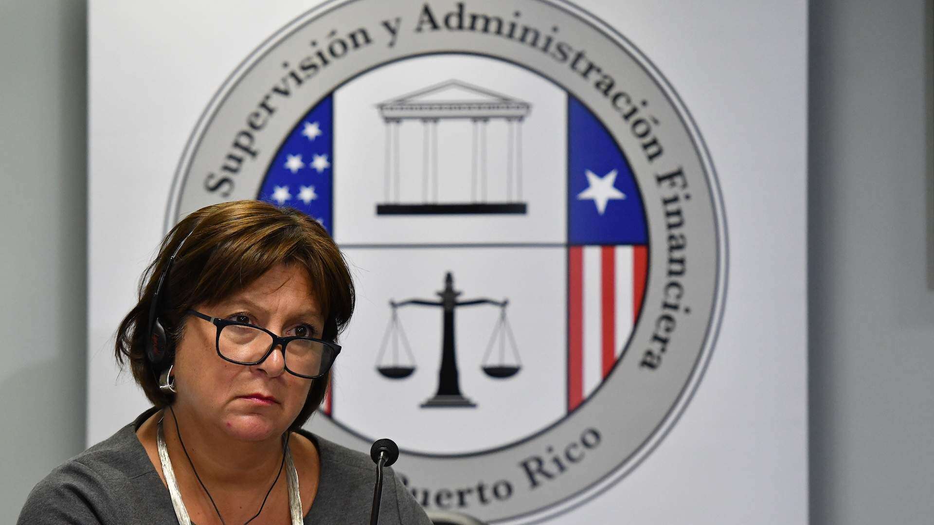 Jaresko lleva a los legisladores a la escuelita nuevamente