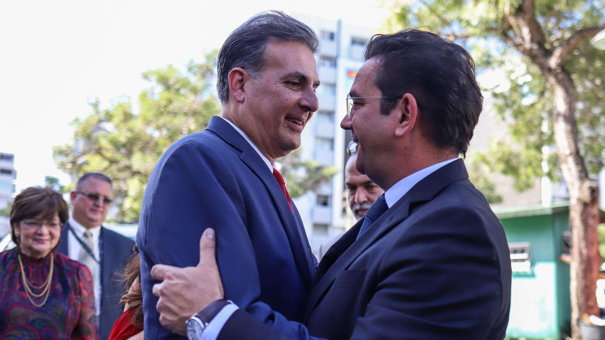 Prats se retira y endosa a Eduardo Bhatia para la gobernación