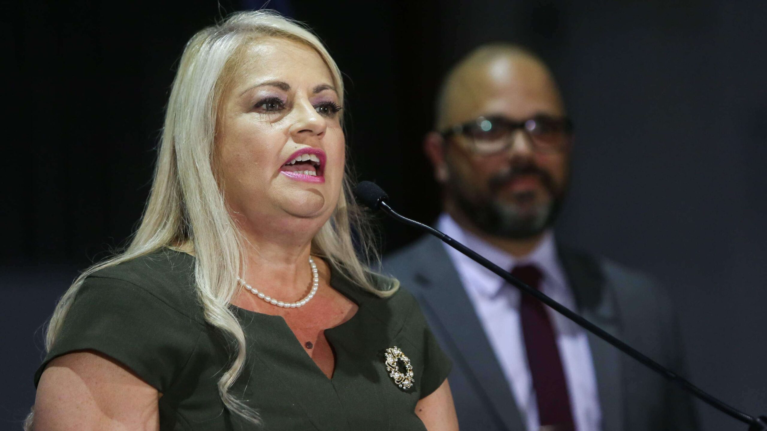 Gobernadora le dice a la Legislatura que si necesitan chavos, le pidan a la