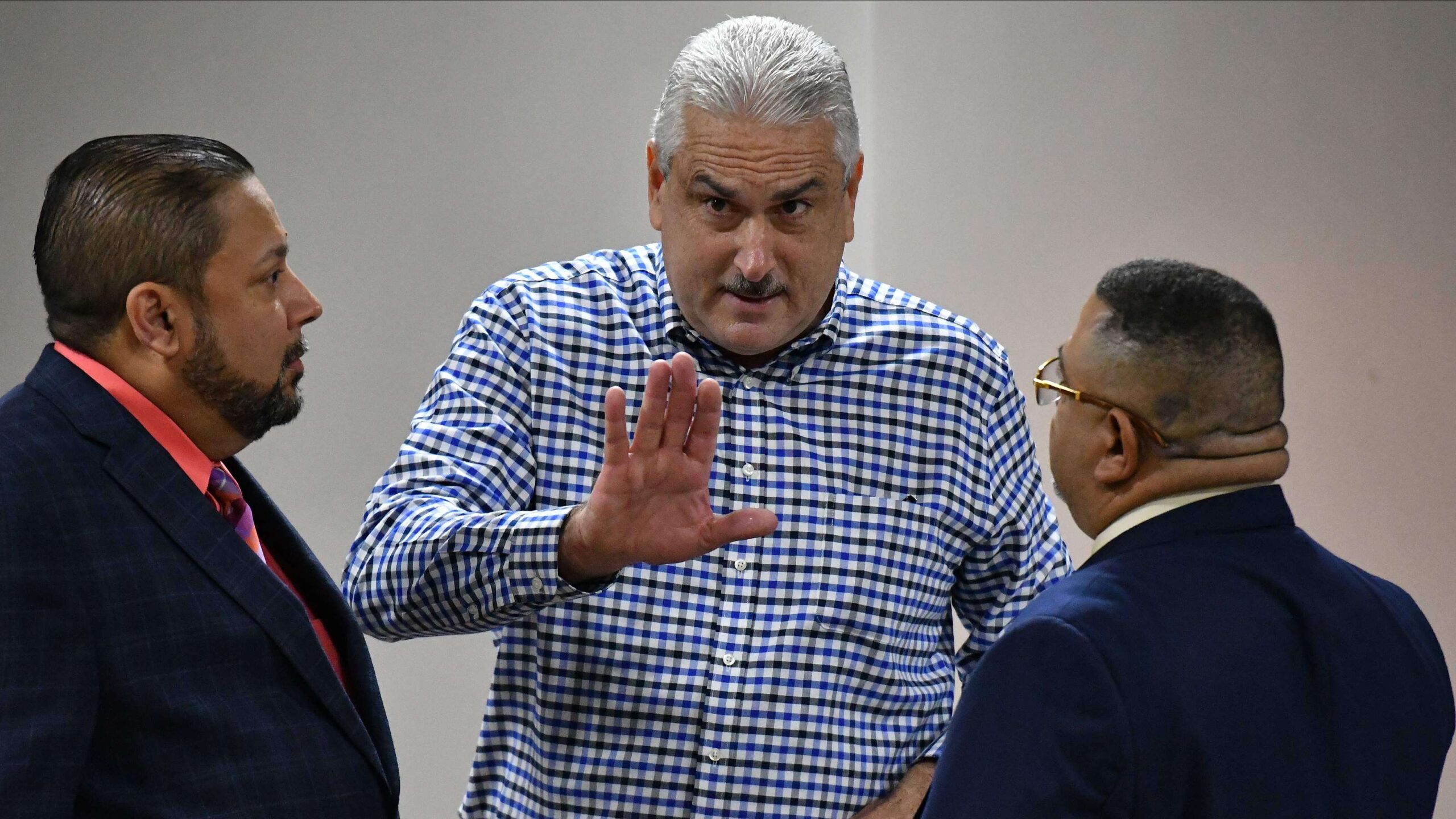 Tienen los votos, pero dejan para enero enmiendas a códigos