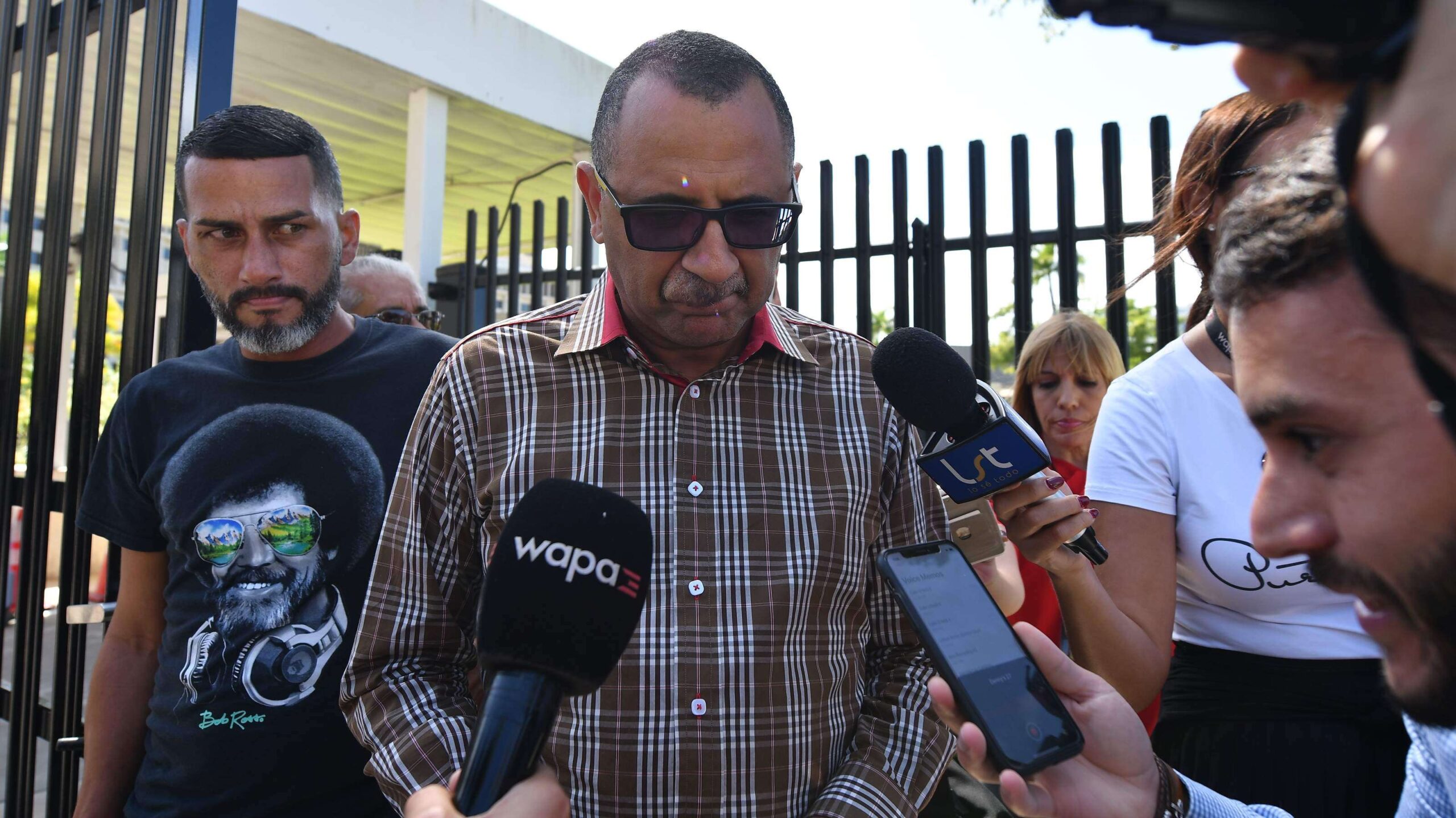 Abel Nazario se rehúsa a renunciar tras su arresto