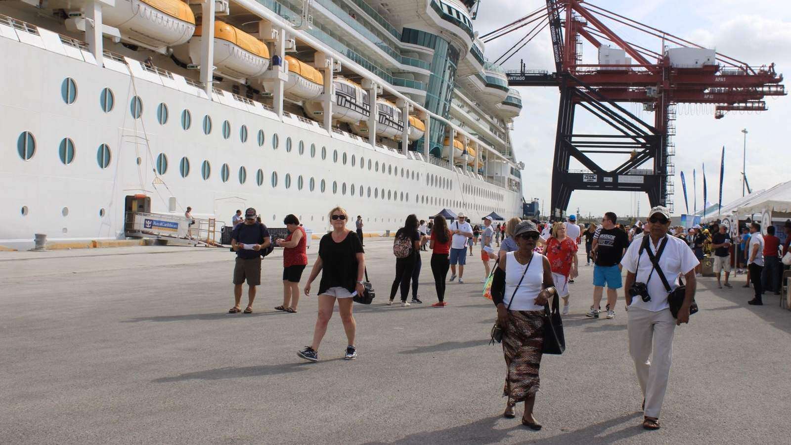 Ponce levanta rápido la mano para recibir cruceros