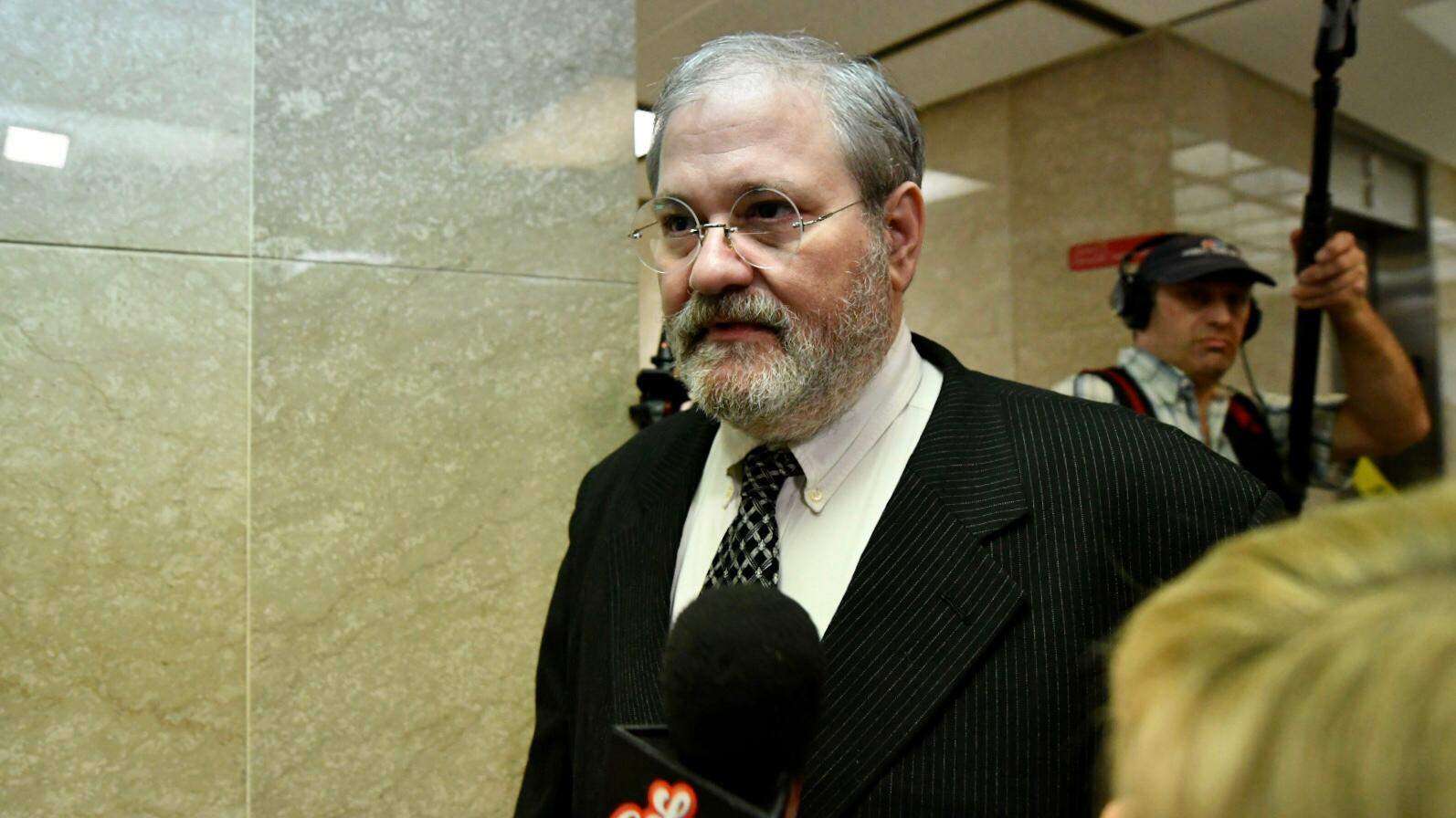 Posponen vista preliminar contra abuelo que dejó caer nieta desde crucero