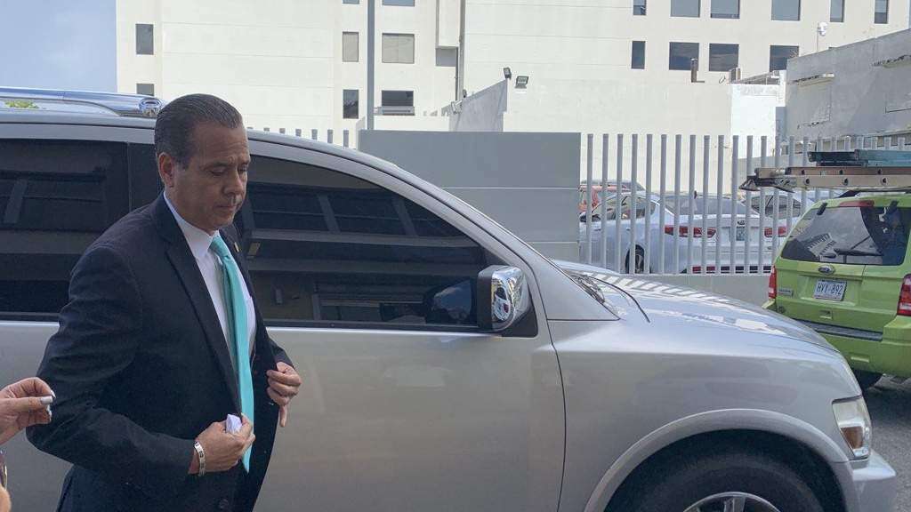 Navarro pide disculpas y renuncia a presidencia de Comisión de Gobierno