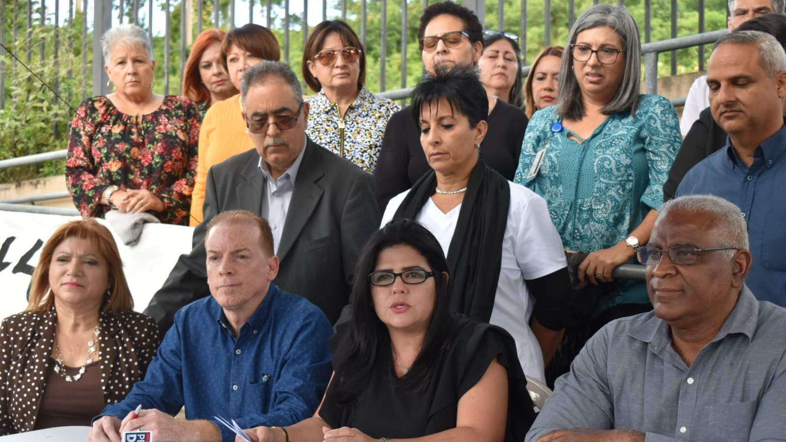 Empleados del Fondo lanzan grito para que los dejen retirarse