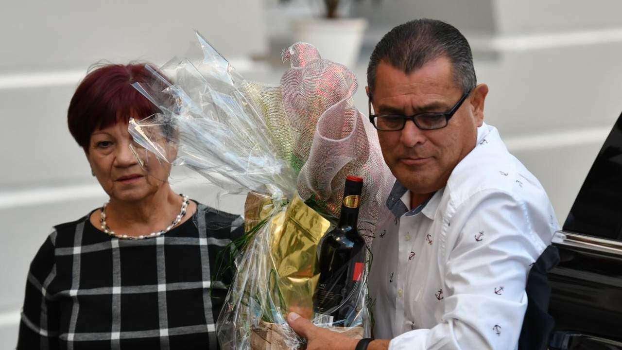 Alcaldes del PNP y PPD llegan a celebrar la Navidad con Wanda Vázquez