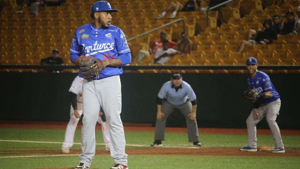 Santurce se afianza en el liderato