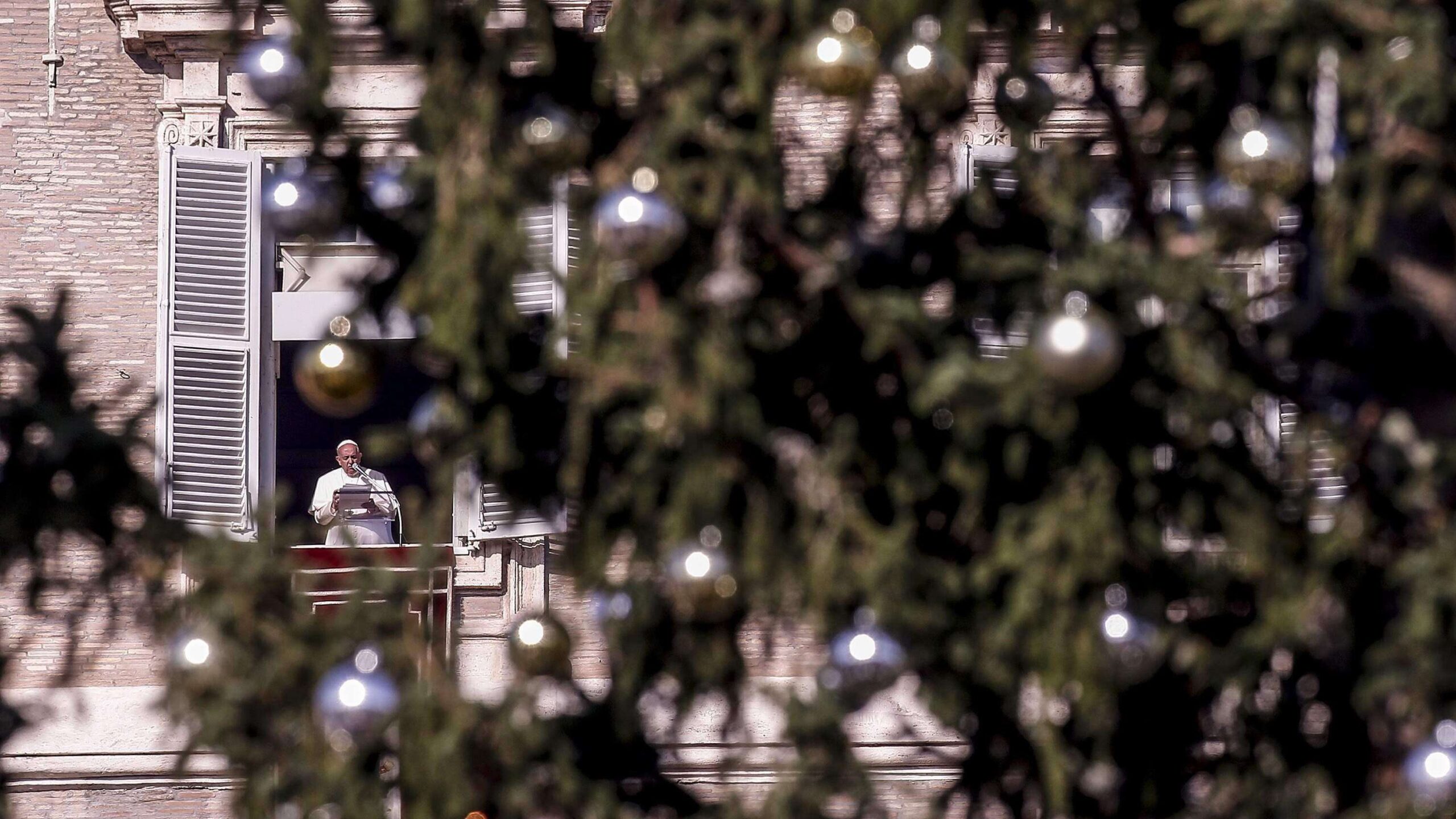 El Papa exhorta a seguir adornando espacios públicos con el pesebre