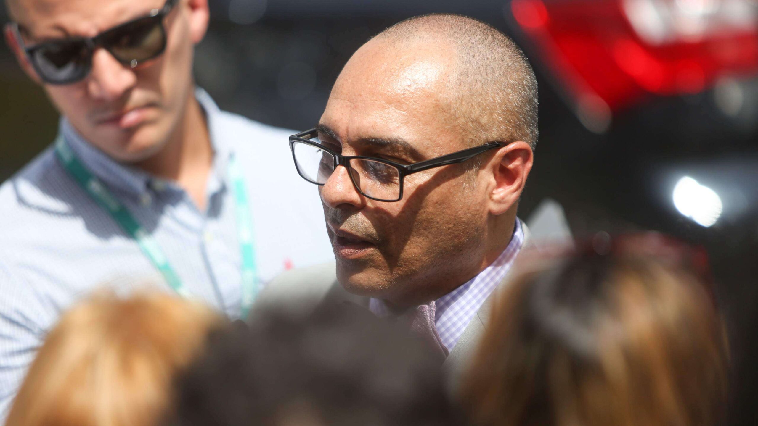DE investiga funcionario por comentarios racistas relacionados a Miss Unive