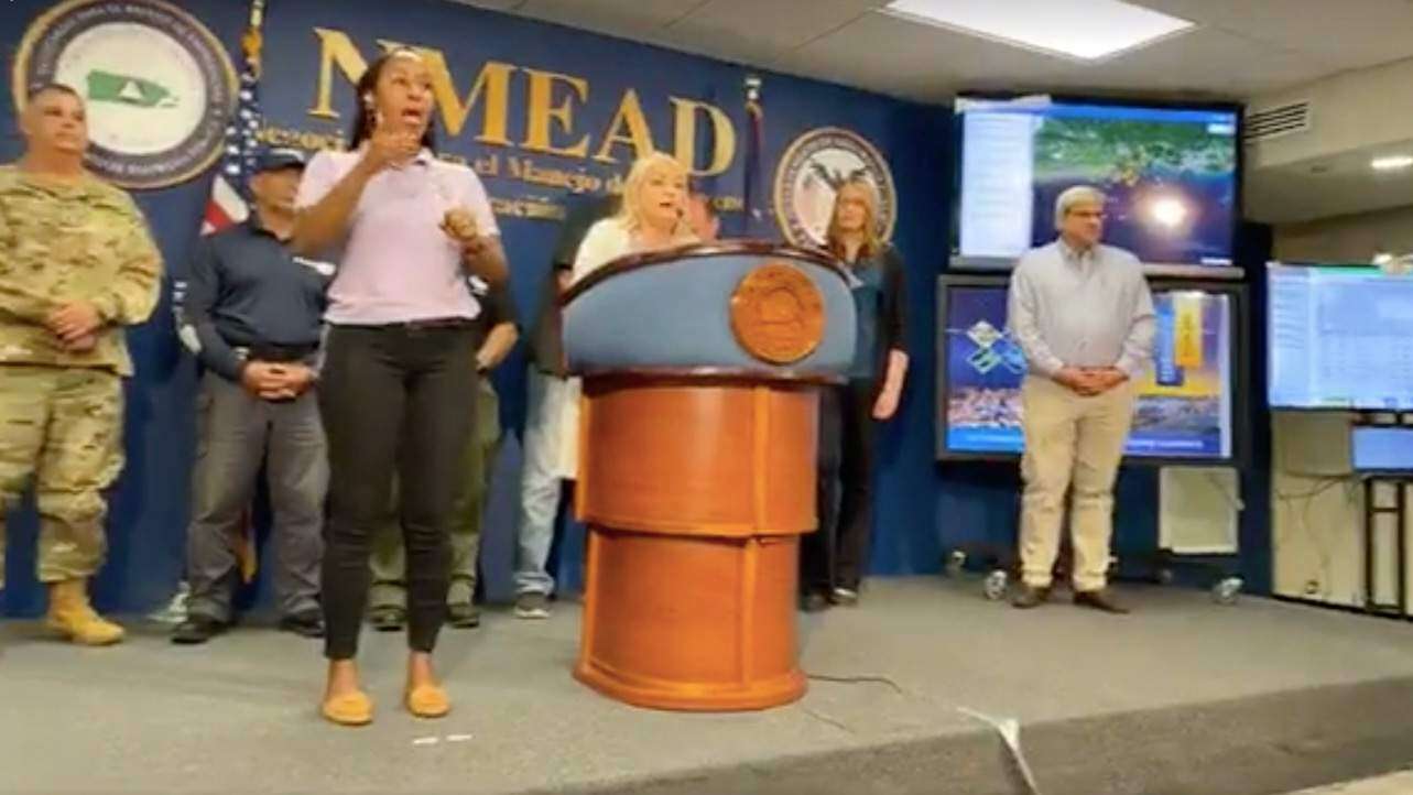 Denuncian intÃ©rprete de FEMA se ‘inventa seÃ±as’