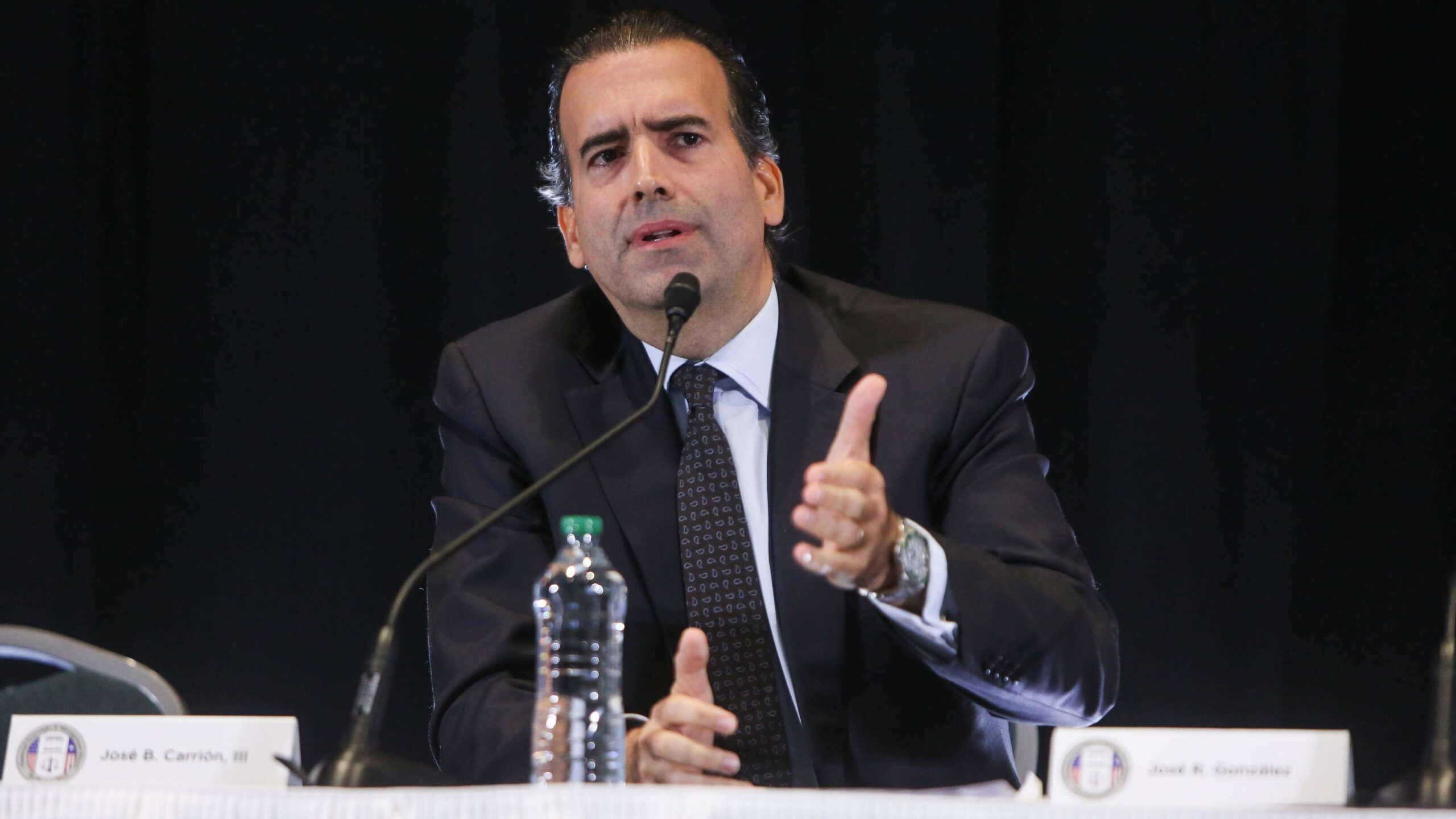 Junta Fiscal insiste que Legislatura debe aprobar aumento a la luz