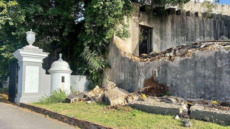 Conductor destruye muralla histórica en el Viejo San Juan
