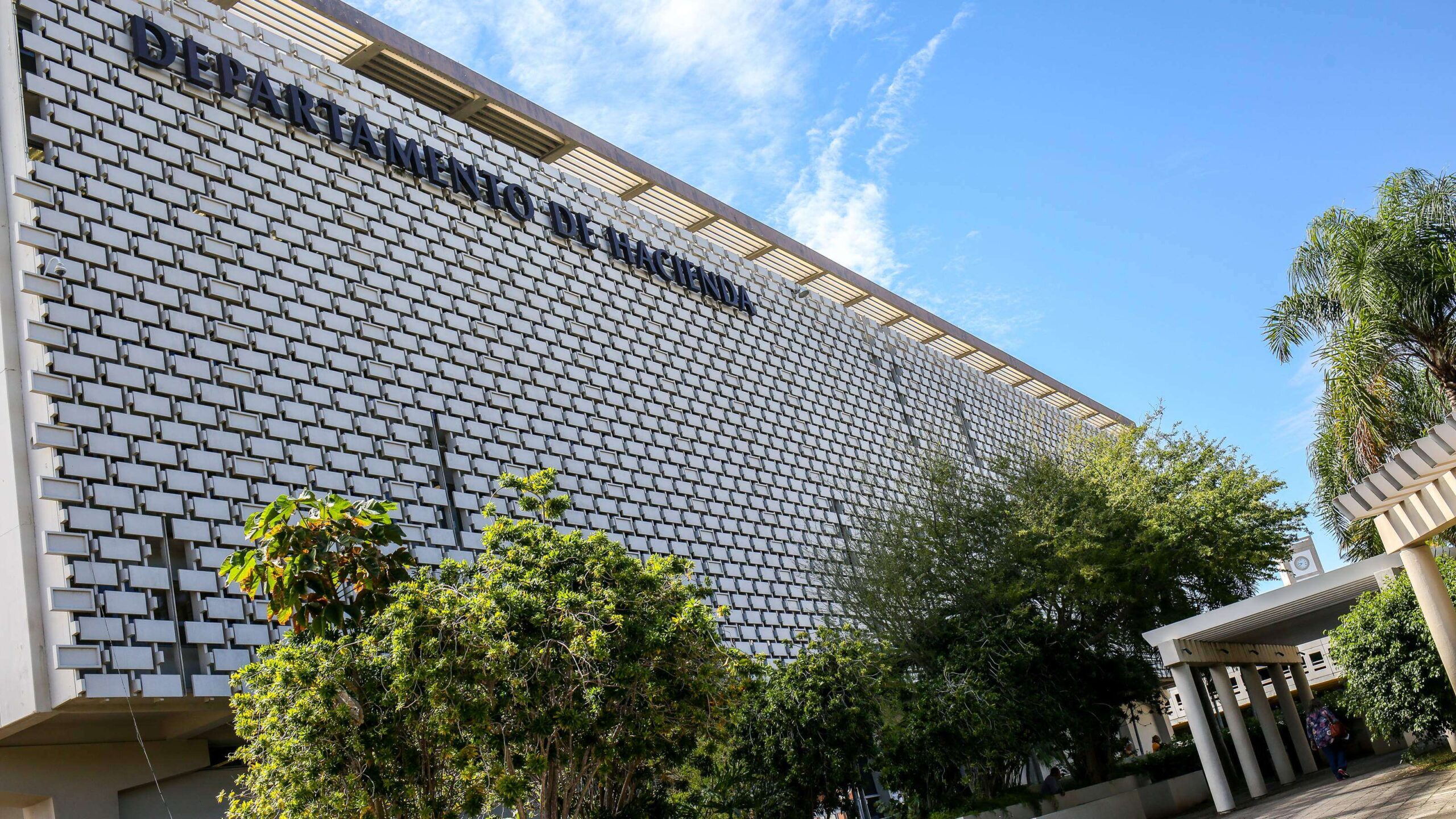 Hacienda contrató en 2017 a productor de seguros incorporado ese mismo día