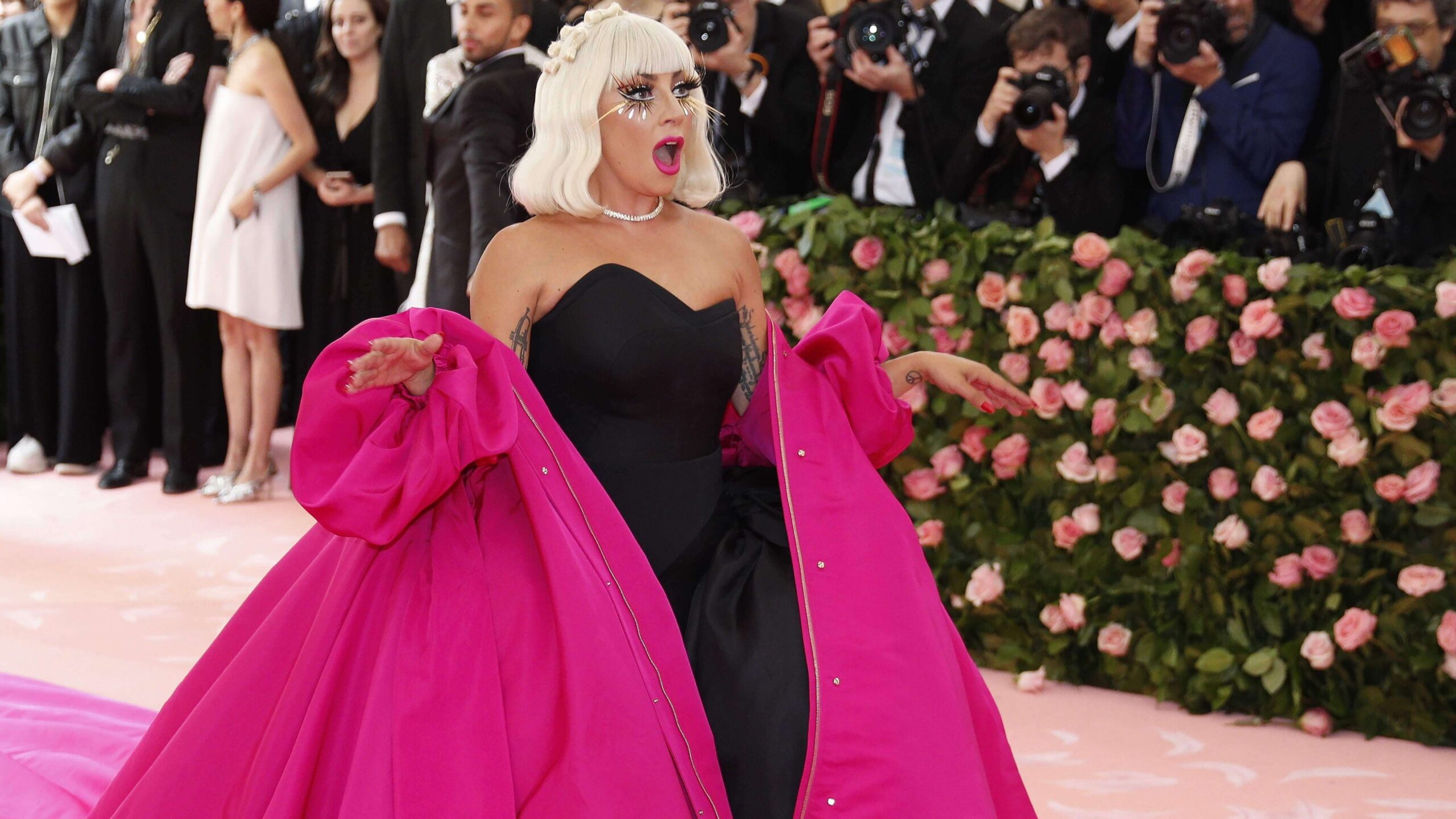 Lady Gaga presenta a su nuevo novio