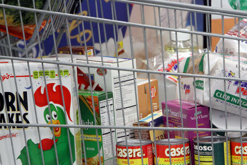 Selectos establecerá filas expreso para adultos mayores