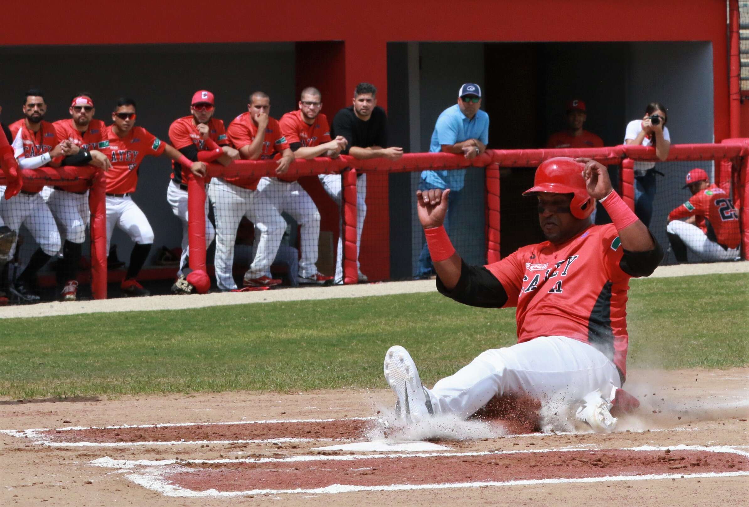 Cinco equipos exponen mañana sus invictos en la Doble A