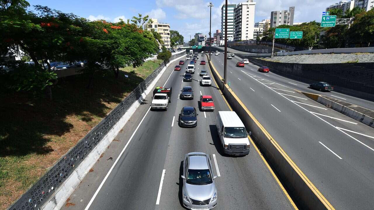 Joven choca tres vehículos y muere