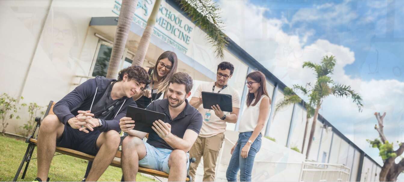 Adelantan graduación para 59 estudiantes de medicina