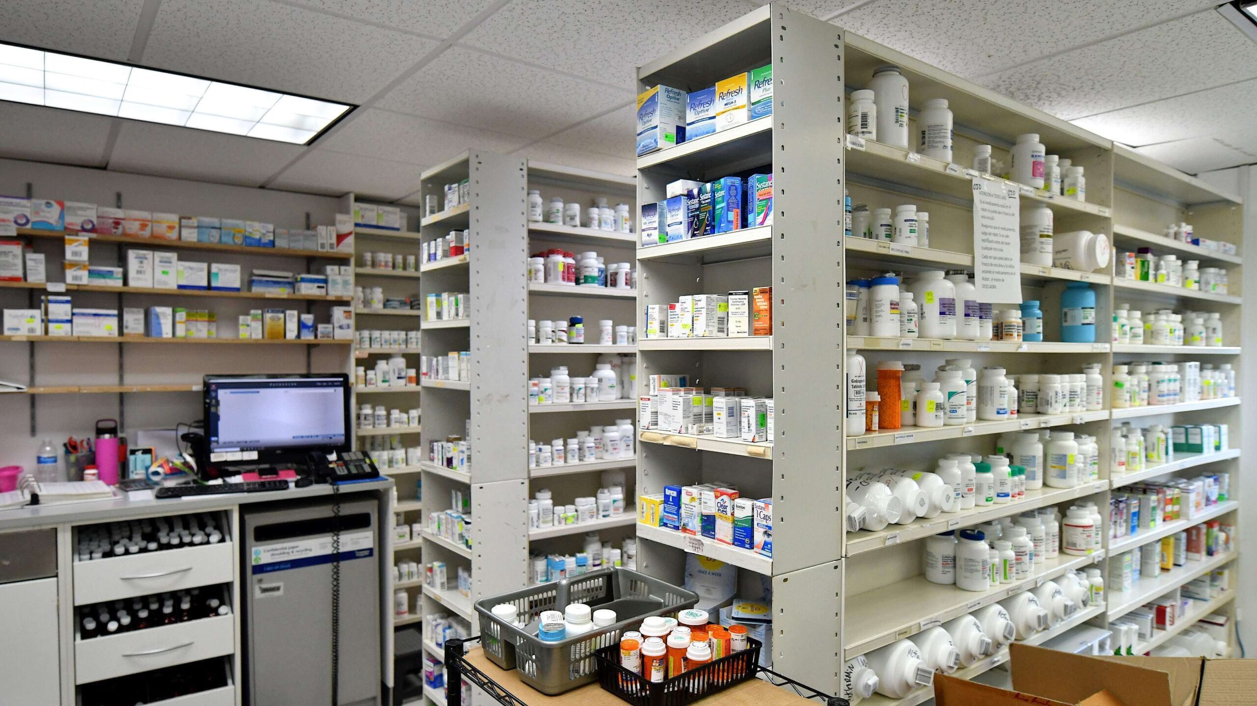 Demandan la Directora Ejecutiva de la Junta de Farmacias por «actos ilegales»