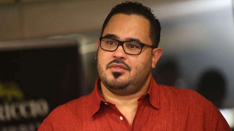 Federales allanan casa del productor Raphy Pina