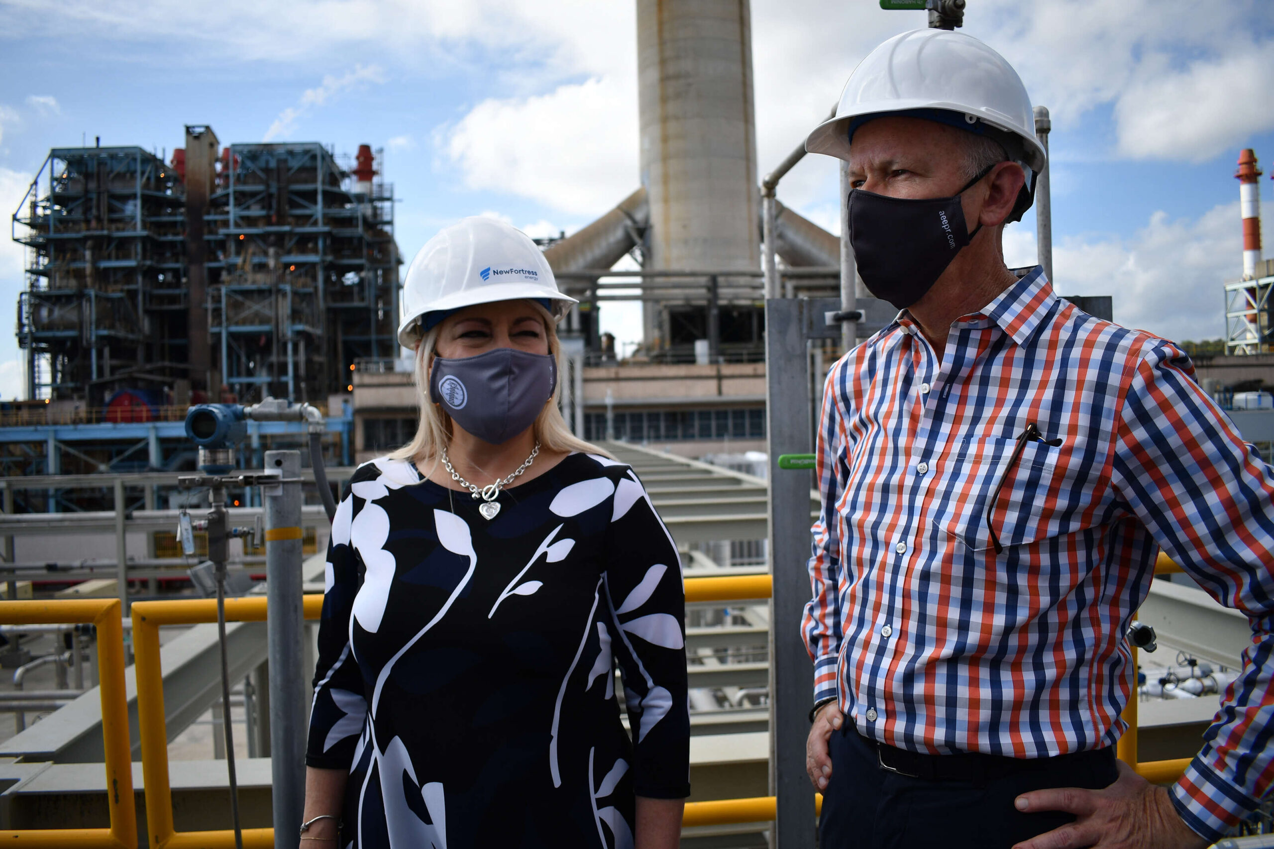 Celebran nuevo muelle de empresa que suplirá gas natural a la AEE