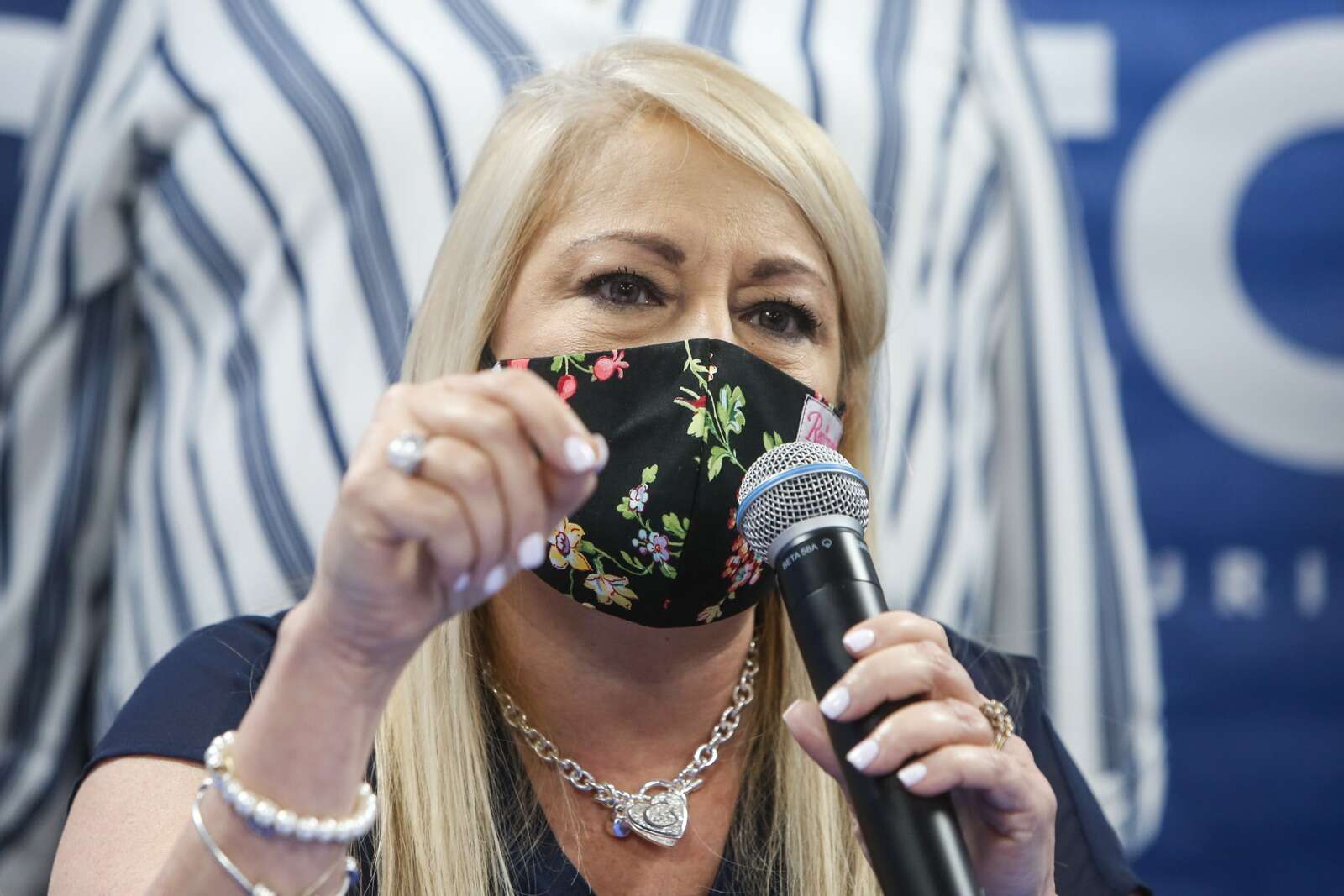 Gobernadora lanza advertencia a Evertec por  problemas en portal de ayuda a desempleados