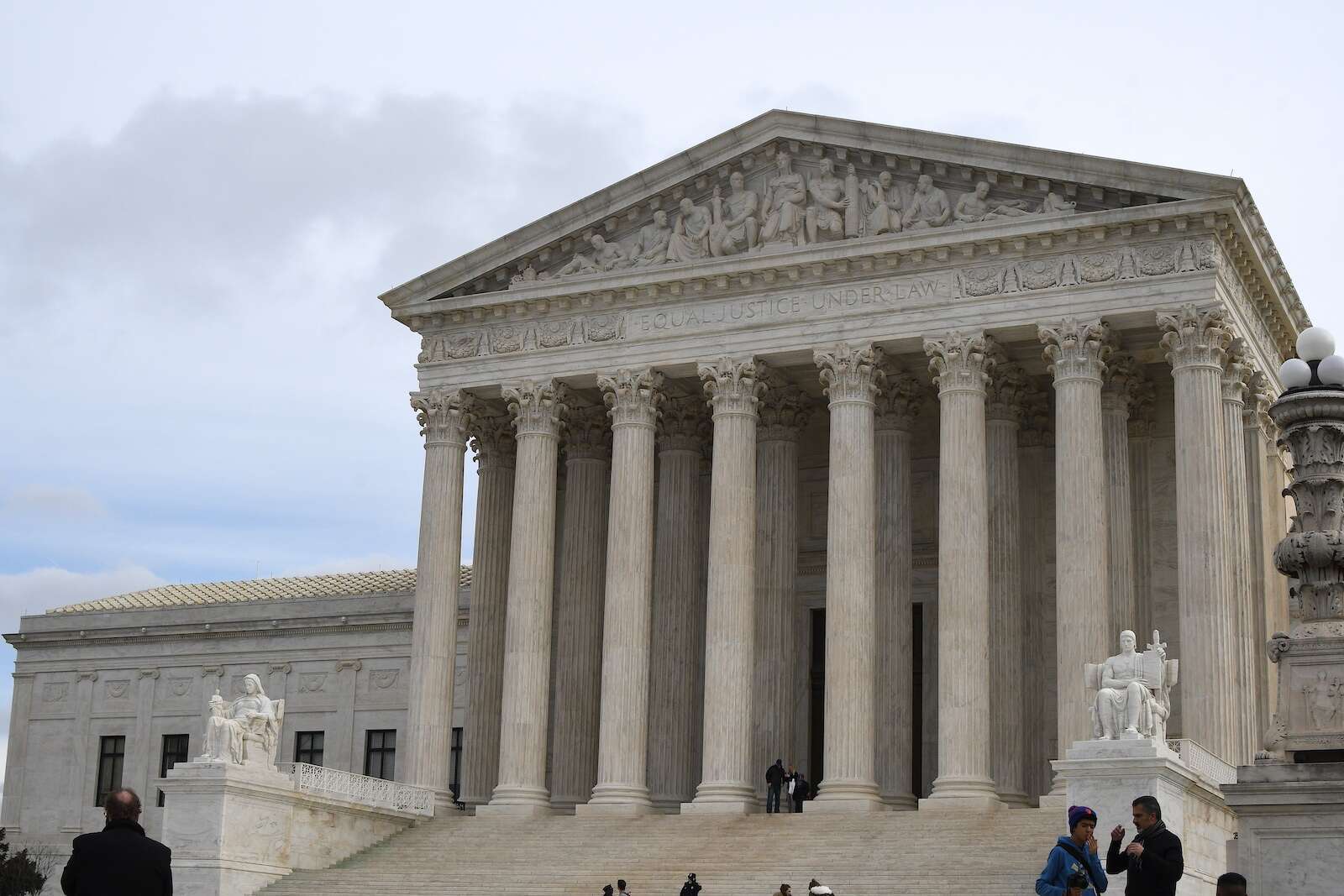 Supremo federal rechaza ley que buscaba restringir el derecho a abortar