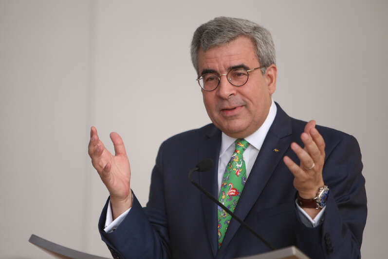 Juez federal cuestiona posturas y diligencia de bufete del gobierno en reformas de Policía y Salud