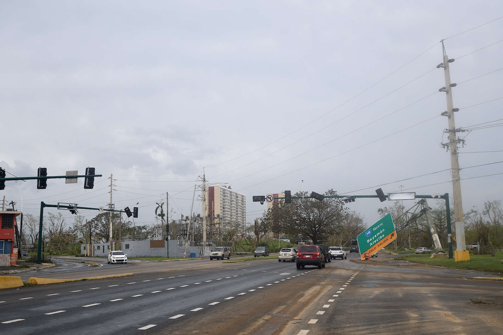 Millonaria asignación de FEMA para reemplazar rótulos en las carreteras del país