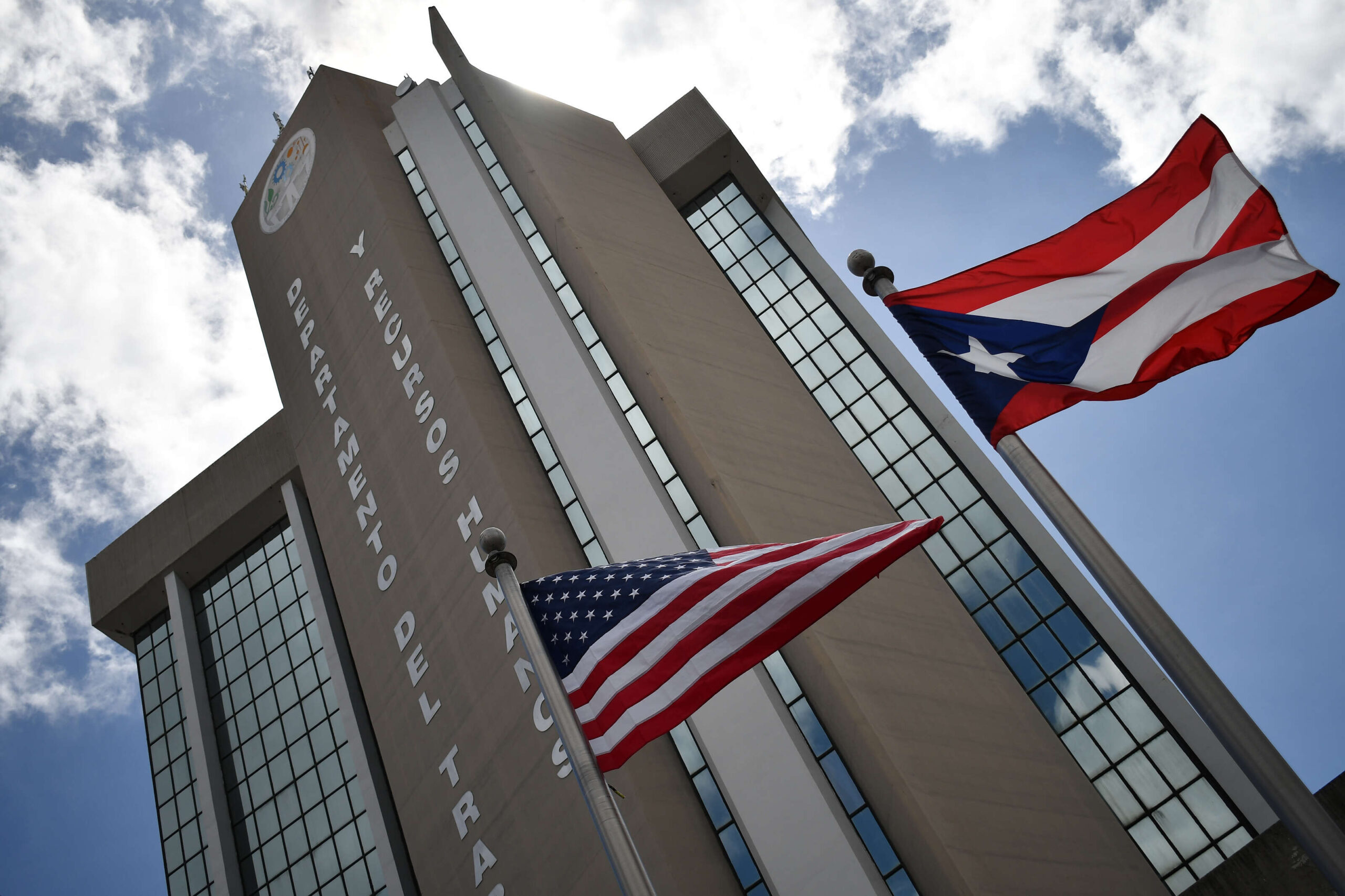 Secretario del Trabajo buscará hacer pagos por depósito directo